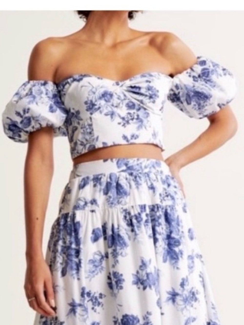 A&F sz M floral crop top with puff sleeves